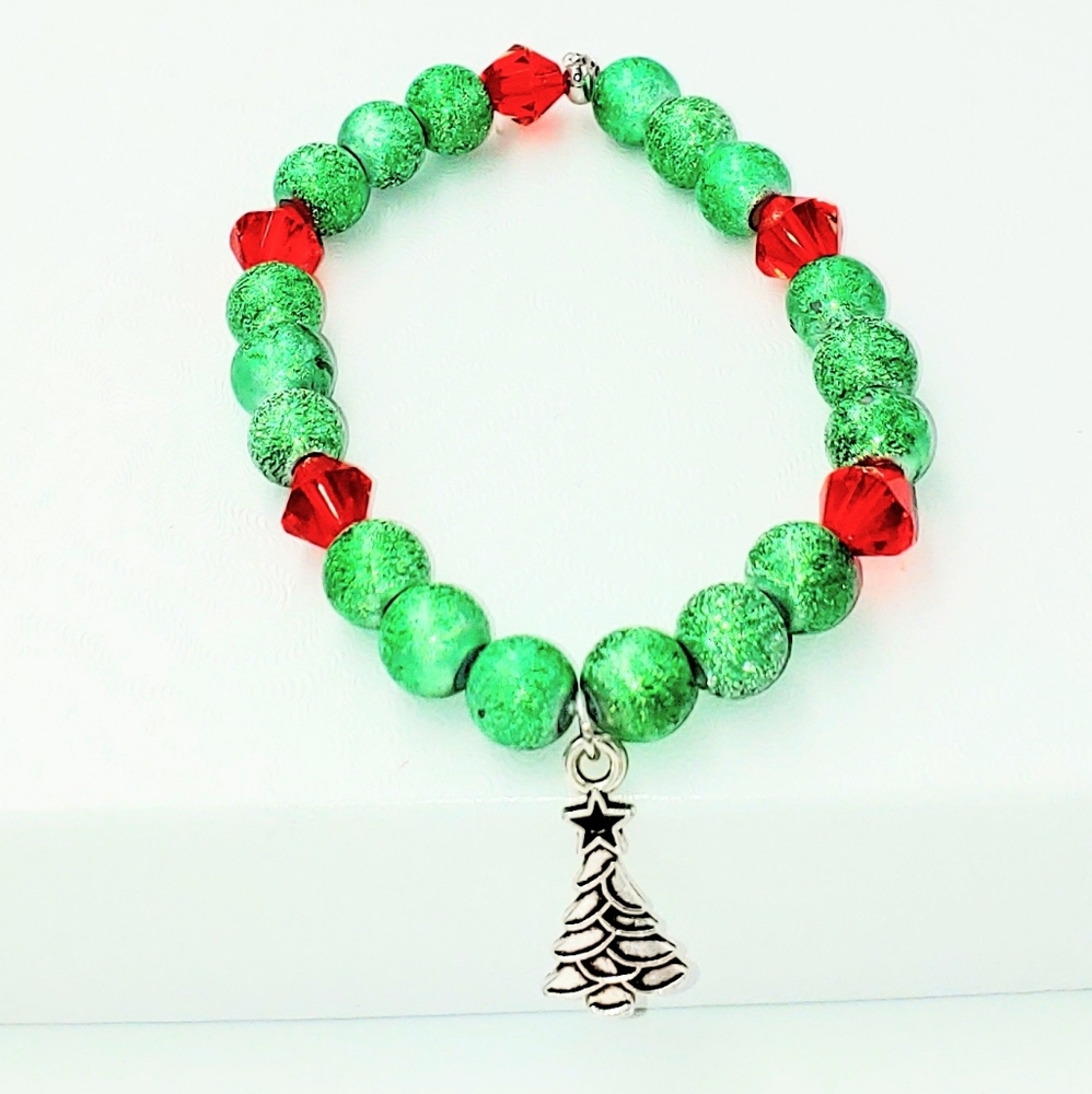 261C82. A Dainty Red Green Bracelet with a Christmas